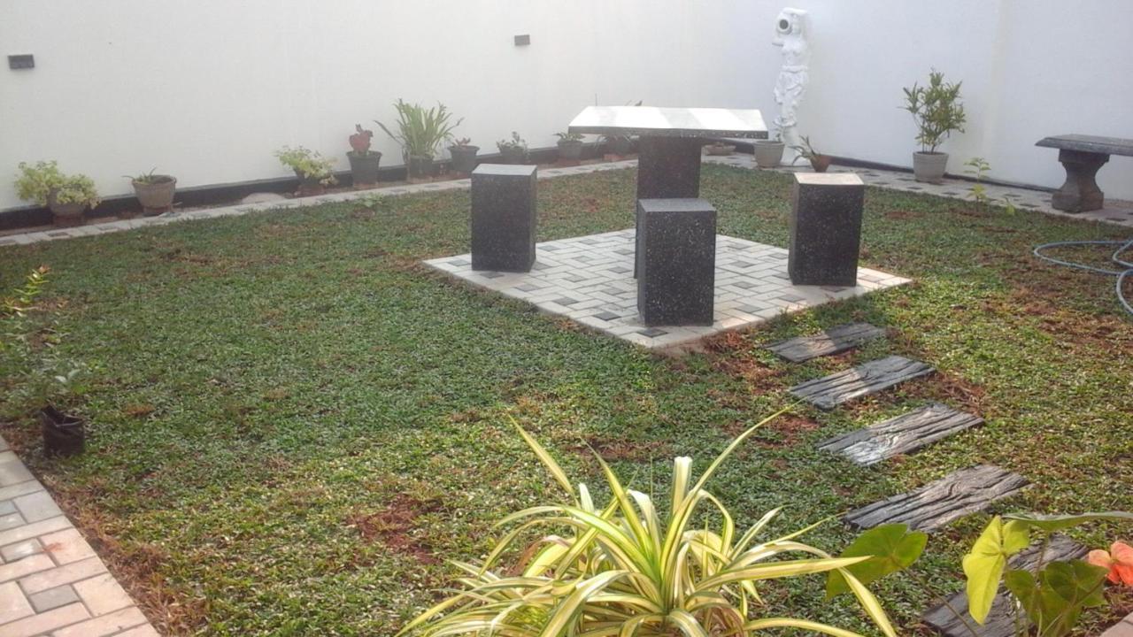 Apartment Near Colombo Airport Katunayaka Bagian luar foto