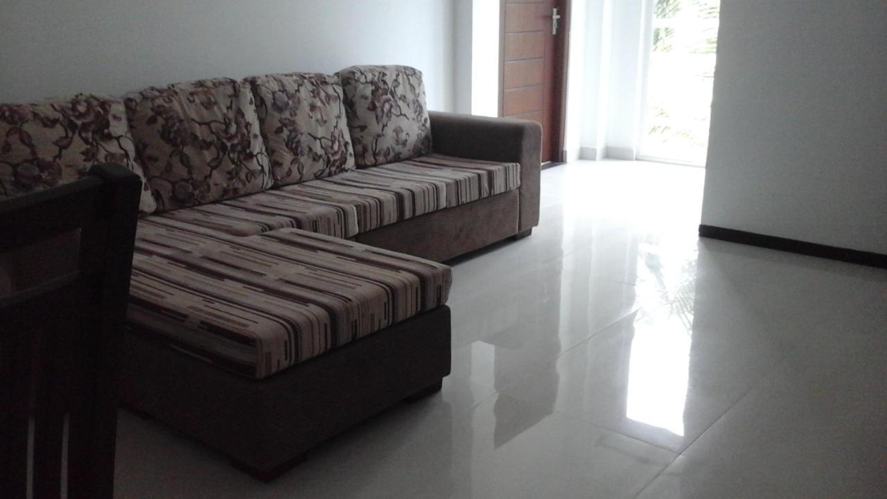 Apartment Near Colombo Airport Katunayaka Bagian luar foto